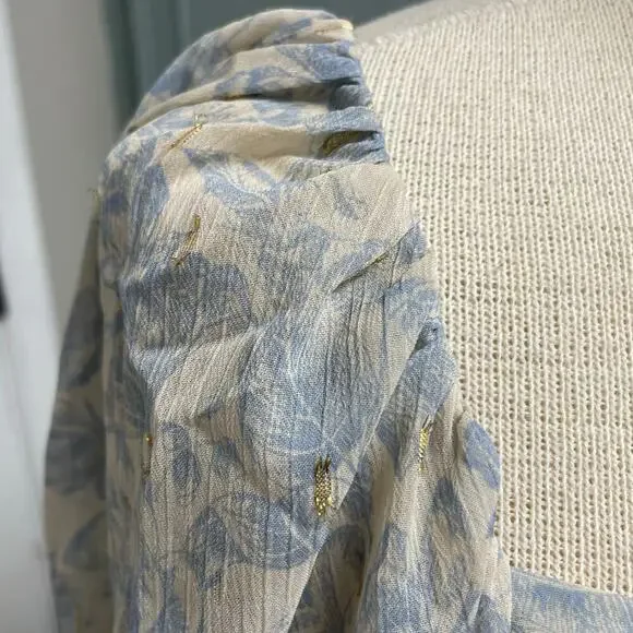 Express Blue Toile Floral Blouse Size Large Pleated Puff Shoulder Lightweight - Picture 4 of 5